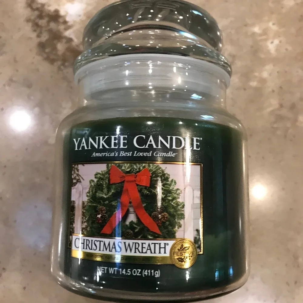 Yankee Candle CHRISTMAS WREATH 14.5oz Burned‎ Once Holiday Scent